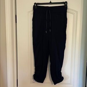Dance Studio Mid-Rise Cropped Pant